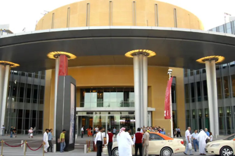 Anfang-November-2008-eroeffnete-eines-der-groessten-Einkaufszentren-der-Welt-seine-Pforten-in-Dubai