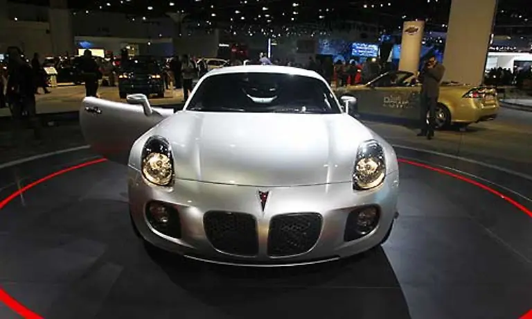 Der-Pontiac-Solstice-war-schon-auf-der-New-York-Auto-Show-zu-sehen-Dennoch-ist-er-einen-Blick-wert-denn-der-schicke-Amerikaner-koennte-der-Vorbote-fuer-ein-Opel-GT-Coup-sein-Und-das-wird-sehnlichst-erwartet