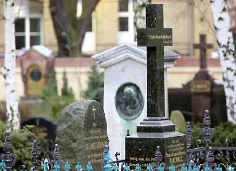 Dieser-Feiertag-wurde-schnell-von-anderen-evangelischen-Landeskirchen-uebernommen-Der-Totensonntag-ist-in-gewisser-Weise-das-evangelische-Gegenstueck-zur-Feier-von-Allerseelen