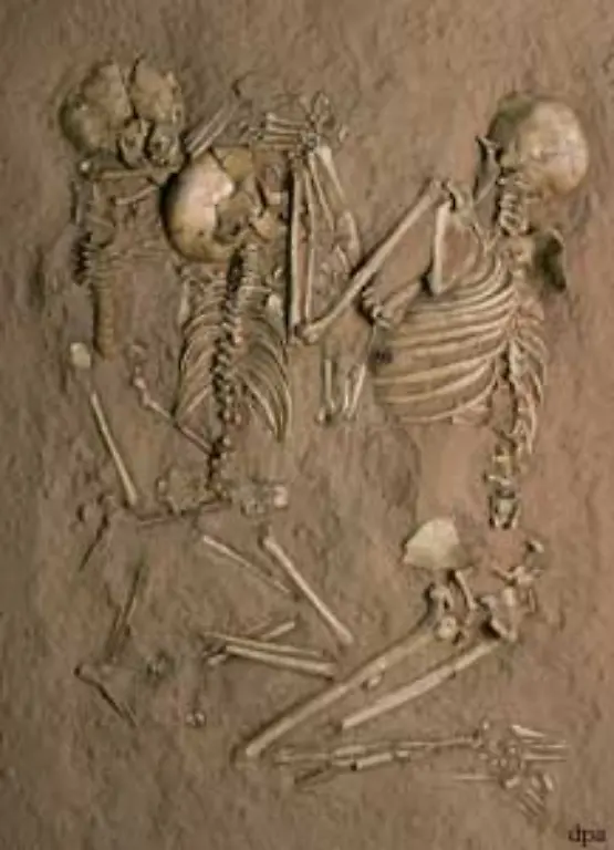 Schon-vor-der-Sesshaftwerdung-des-Menschen-entstanden-von-Familien-genutzte-separate-Familienbegraebnisplaetze