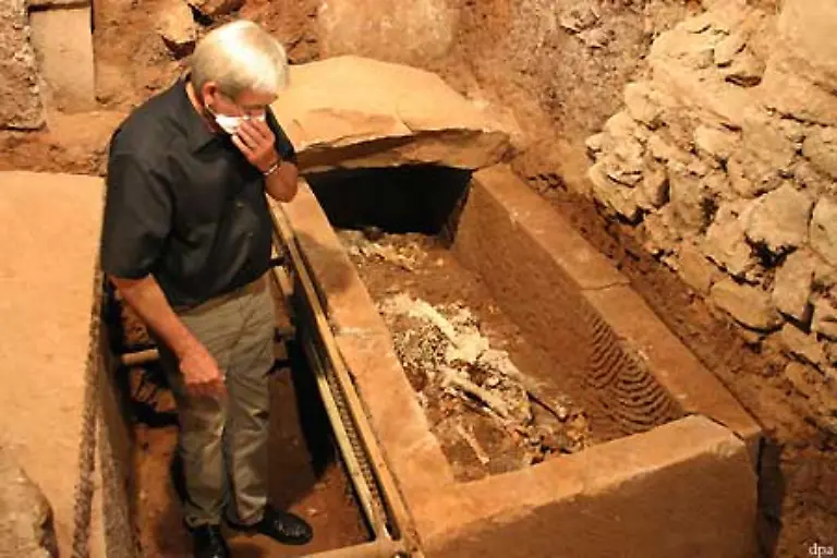 Rom-verfuegte-mit-den-Katakomben-ueber-eine-ausgedehnte-unterirdische-Totenstadt-in-der-die-Verstorbenen-in-Nischen-eingemauert-wurden