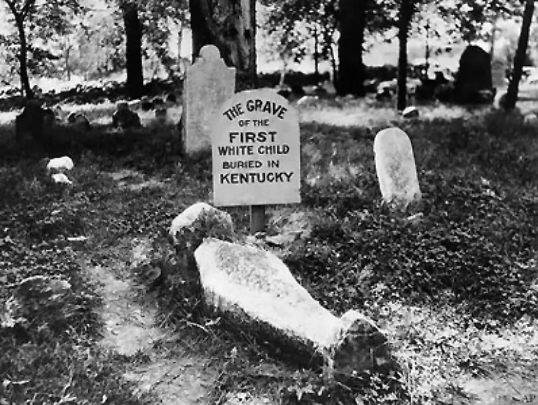 Einzelgraeber-waren-seltene-Ausnahmen-Aus-Platzmangel-war-die-Bestattung-in-geweihten-Massengraebern-die-ueblichere-Variante