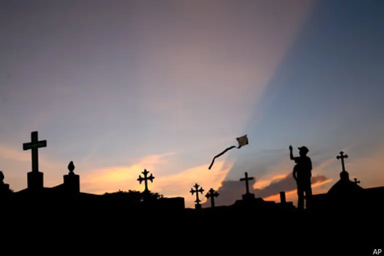 Diese-kultische-Bedeutung-des-Friedhofs-hat-eine-Vielzahl-an-Tabus-moralischen-Pflichten-und-Gesetzen-hervorgebracht-die-eine-Entweihung-unter-Strafe-stellen