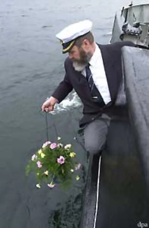 Eine-Ausnahme-hiervon-bildete-lange-Zeit-lediglich-die-Seebestattung-von-Urnen-und-Sonderregelungen-in-einigen-Bundeslaendern