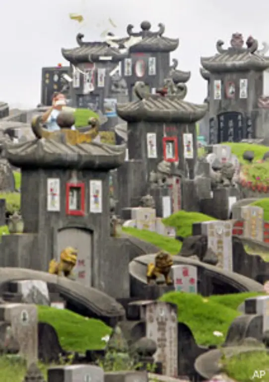 Da-die-eigentliche-Leiche-als-unrein-gilt-enthalten-Shintoistische-Friedhoefe-oft-nur-Scheingraeber