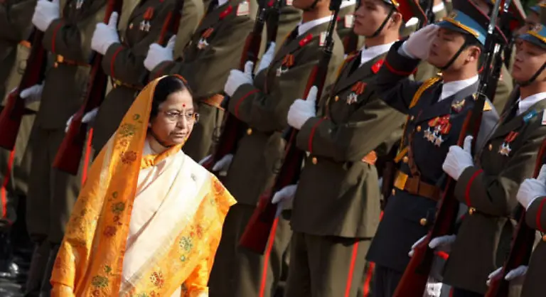 Die-indische-Praesidentin-hat-die-Terroranschlaege-in-Bombay-scharf-kritisiert