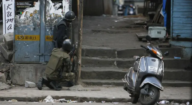 Anschliessend-laufen-die-Terroristen-ins-Nariman-House-in-dem-sich-unter-anderem-ein-Zentrum-der-juedisch-orthodoxen-Chabad-Bewegung-befindet-und-ermorden-dort-zwei-Menschen