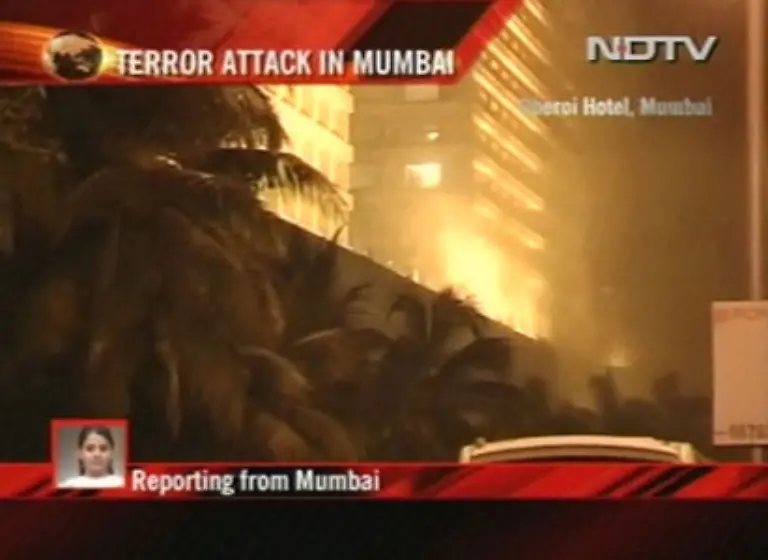 Um-21-35-Uhr-greift-eine-weitere-Gruppe-von-Terroristen-das-Hotel-Trident-Oberoi-an