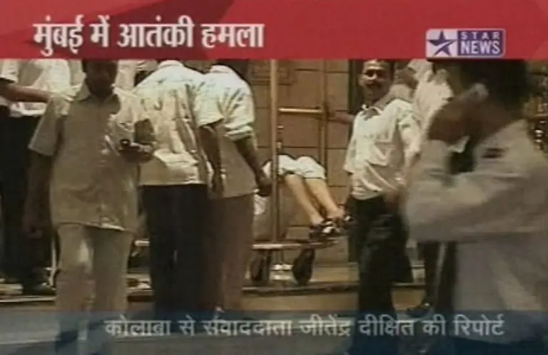 Um-1-30-Uhr-bekennt-sich-eine-bislang-kaum-bekannte-islamische-Gruppe-namens-Deccan-Mudschaheddin-in-einer-E-Mail-zu-den-Anschlaegen