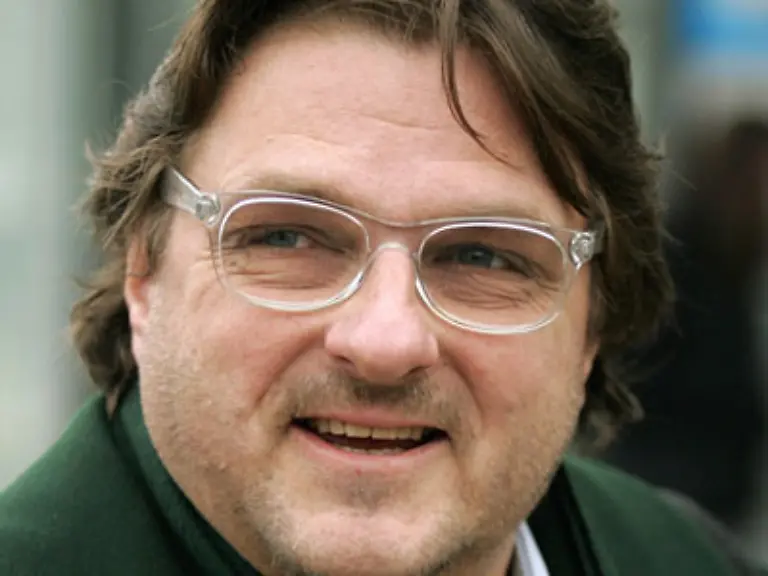 Ein-Deutscher-stirbt-auf-der-Flucht-aus-dem-Taj-Der-51-jaehrige-Ralph-Burkei-ein-Unternehmer-aus-Muenchen-will-ueber-die-Hotel-Fassade-fluechten-und-stuerzt-dabei-ab