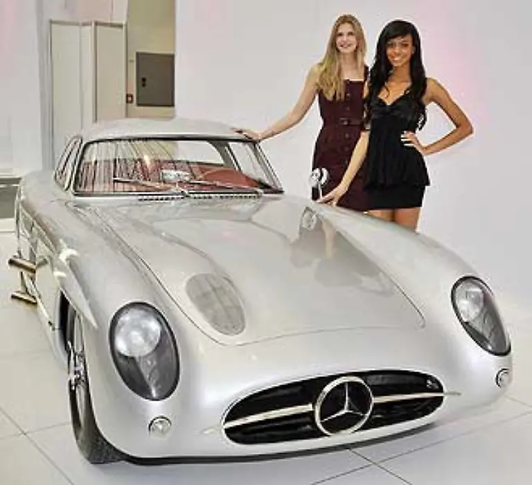 Tuning-ganz-traditionell-gibt-es-bei-diesem-Uhlenhaut-Coup-zu-sehen-Der-Mercedes-Benz-300-SLR-war-mit-einer-Spitzengeschwindigkeit-von-290-km-h-seinerzeit-das-schnellste-Fahrzeug-mit-Strassenzulassung