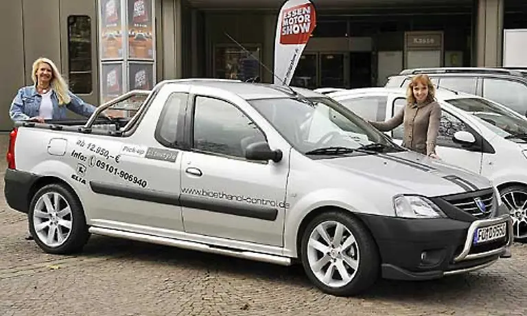 Dagegen-wirkt-der-Dacia-von-Elia-Tuning-ganz-bieder-Selten-ist-er-nur-deshalb-weil-er-mit-Bioethanol-faehrt-und-ein-Pickup-Umbau-ist-Optisch-sicher-wesentlich-ansprechender-als-das-Serienmodell