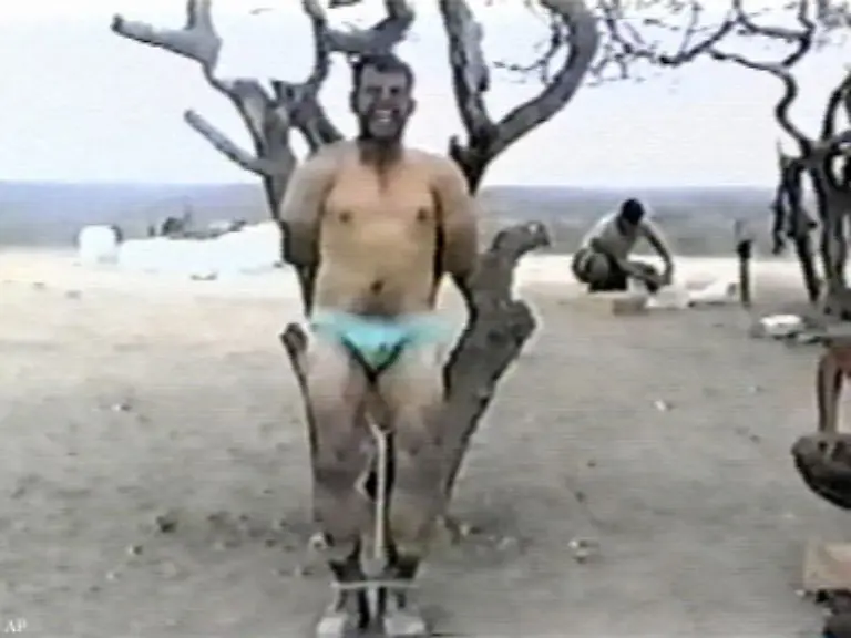 Laut-amnesty-international-sind-Elektroschocks-zu-einer-Standardfolter-geworden-Weltweit-dokumentiert-die-Menschenrechtsorganisation-in-ueber-80-Staaten-derartige-Folterungen