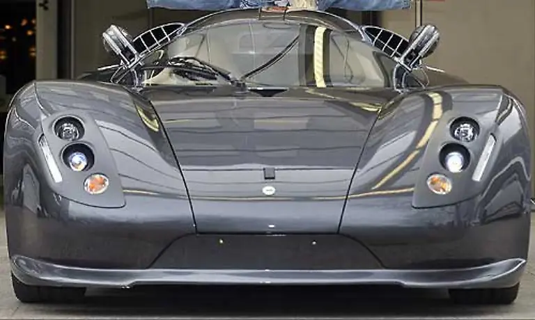 Die-Optik-steht-fuer-den-Schweizer-Designer-Franco-Sbarro-ganz-im-Vordergrund-Auf-Basis-eines-Ferrari-348-GTB-hat-er-diese-spektakulaere-Design-Studie-geschaffen-Der-Alcador-hat-einen-Zwoelfzylinder-Motor-von-Ferrari-mit-400-PS