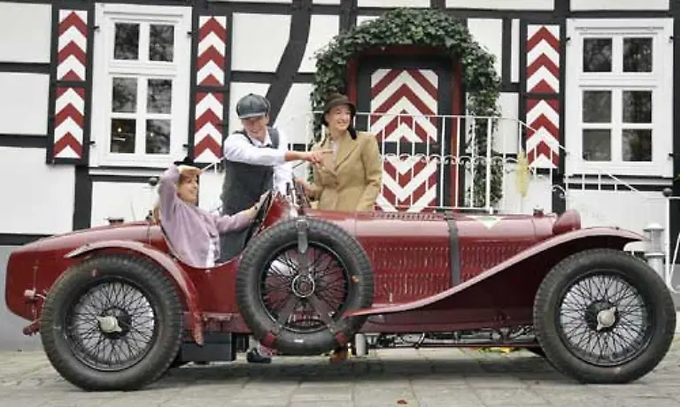 Der-Alfa-Romeo-8Cist-ein-legendaerer-Sportwagen-und-Ahne-des-8C-Competizione-Auf-der-Essen-Motorshow-werden-also-nicht-nur-Tuning-oder-Motorsportfans-froh-Auch-fuer-Klassikerfreunde-ist-die-Messe-eine-Reise-wert