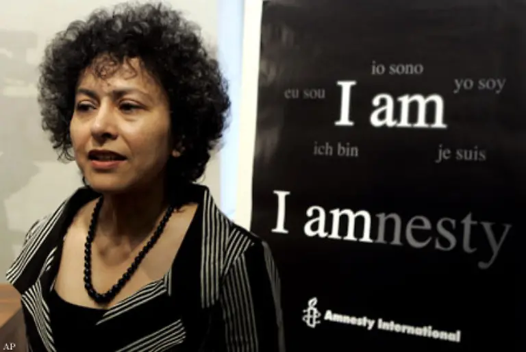 Die-Apartheid-in-Suedafrika-wurde-weltweit-aufs-Schaerfste-verurteilt-Empoerung-ueber-die-in-einigen-Laendern-des-Erdballs-noch-immer-praktizierte-Geschlechterapartheid-ist-hingegen-kaum-zu-vernehmen-so-Irene-Khan