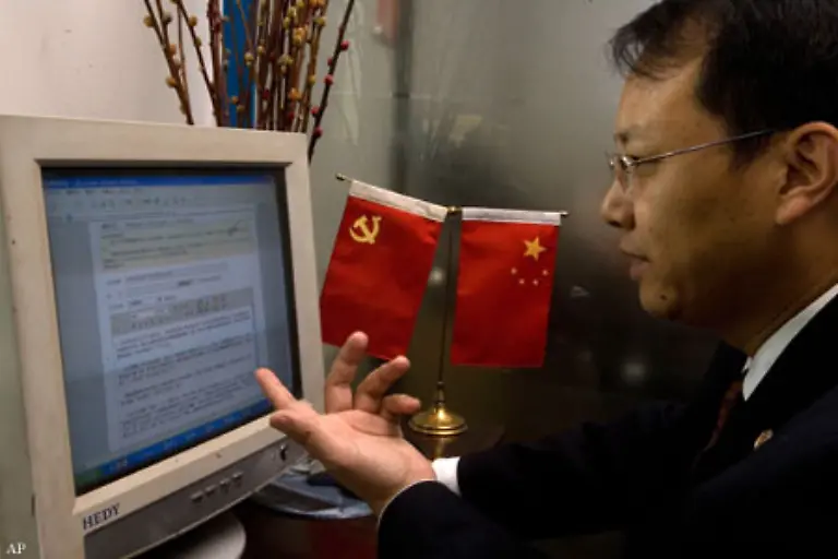 Staaten-wie-China-Aegypten-Tunesien-und-Weissrussland-ueberwachen-Chatraeume-entfernen-Blogs-schraenken-Suchmaschinen-ein-sperren-Websites-mit-Unterstuetzung-fuehrender-Unternehmen-der-Informationstechnologie-so-amnesty