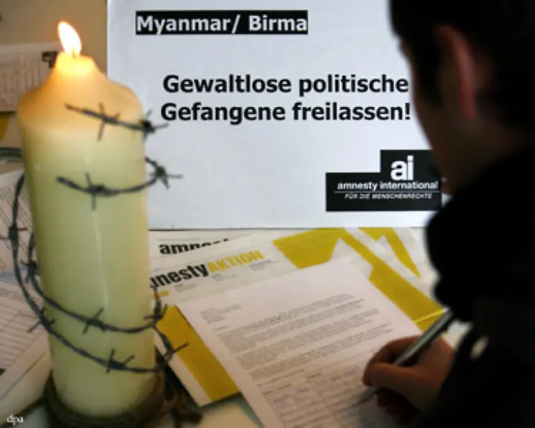 Zum-Festakt-anlaesslich-des-60-Jahrestages-der-Allgemeinen-Erklaerung-der-Menschenrechte-fordern-NGOs-von-der-internationalen-Gemeinschaft-eindeutig-auf-der-Einhaltung-der-Menschenrechte-zu-bestehen-weltweit