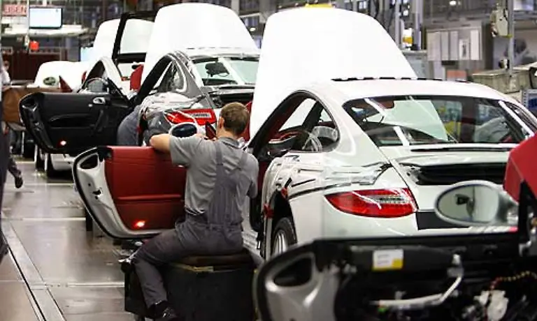 schliesslich-musste-vor-wenigen-Tagen-auch-Porsche-bei-der-Produktion-kuerzer-treten