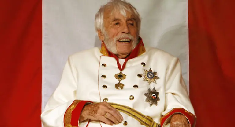 Den-Herrgott-darum-anbetteln-duerfe-er-natuerlich-nicht-meint-der-Katholik-der-urspruenglich-Priester-werden-wollte