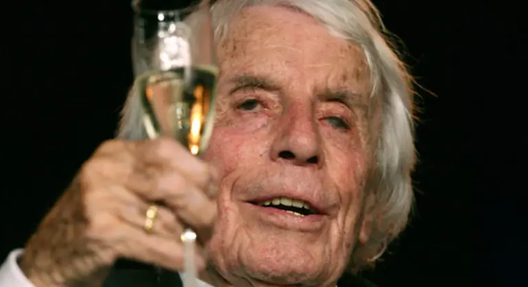 Es-sind-auch-die-Leute-die-mit-dem-Namen-Heesters-vor-allem-Champagner