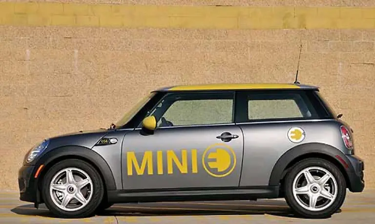 Doch-dann-hat-er-einen-grossen-Auftritt-Der-Mini-ist-eben-Lifestyle-Auto-Mit-dem-Elektroantrieb-koennte-er-seinen-Kaeufern-auch-ein-gutes-Umweltgewissen-verpassen