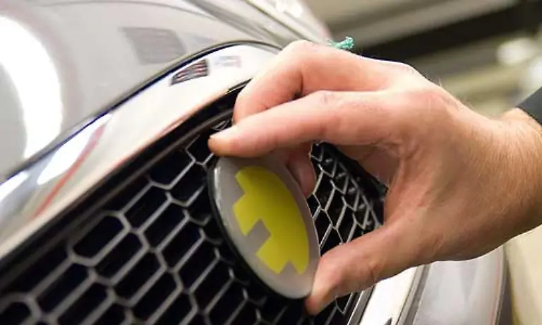Und-fuer-BMW-ist-die-Marke-ein-Gluecksgriff-Sie-ist-nicht-nur-ein-guter-Imagetraeger-sondern-hilft-auch-die-strengen-CO2-Normen-der-EU-zu-erfuellen