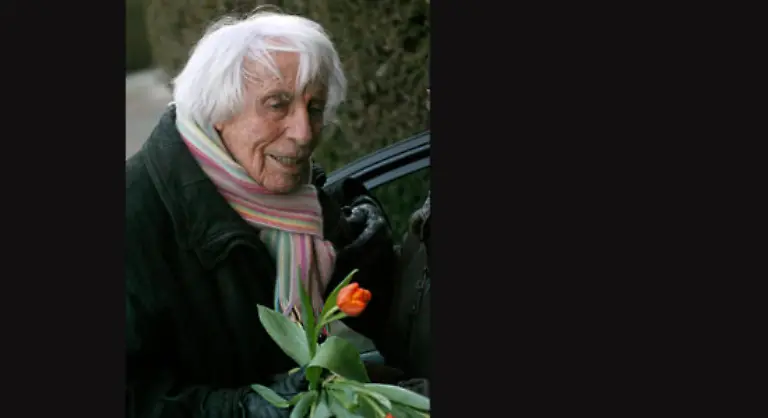 Das-bekam-er-auch-beim-letzten-Jahreswechsel-zu-spueren-als-er-im-Treppenhaus-seines-Tiroler-Feriendomizils-ungluecklich-stuerzte-und-ueber-eine-Feuerwehrleiter-mit-Rippenbruechen-in-ein-Krankenhaus-gebracht-werden-musste