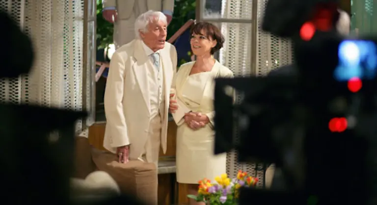 Und-man-hat-ja-schliesslich-Termine-Termine-wie-zum-Beispiel-gerade-erst-im-vergangenen-Oktober-als-die-neue-Metropolis-Halle-in-den-legendaeren-Filmstudios-in-Potsdam-Babelsberg-eroeffnet-wurde