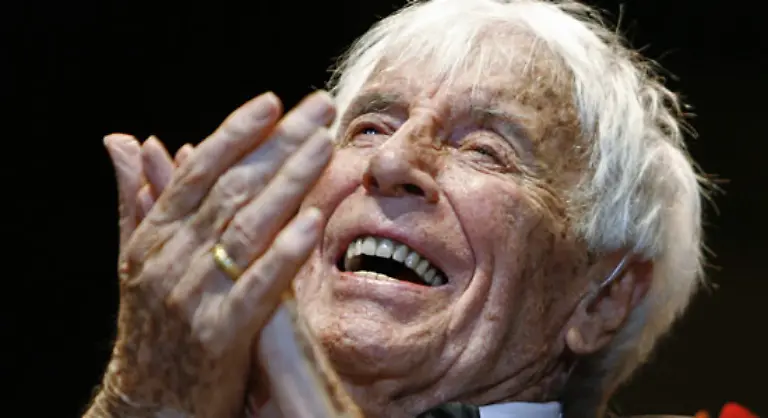 Einen-Herzenswunsch-konnte-sich-Heesters-erst-Anfang-dieses-Jahres-erfuellen-als-er-am-16-Februar-2008-zum-ersten-Mal-nach-fast-einem-halben-Jahrhundert-wieder-in-seiner-hollaendischen-Geburtsstadt-Amersfoort-auftrat