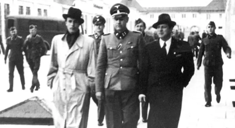 Wegen-seiner-Karriere-in-Nazi-Deutschland-war-Heesters-der-Lieblings-Danilo-Hitlers-von-den-niederlaendischen-Buehnen-jahrzehntelang-boykottiert-worden