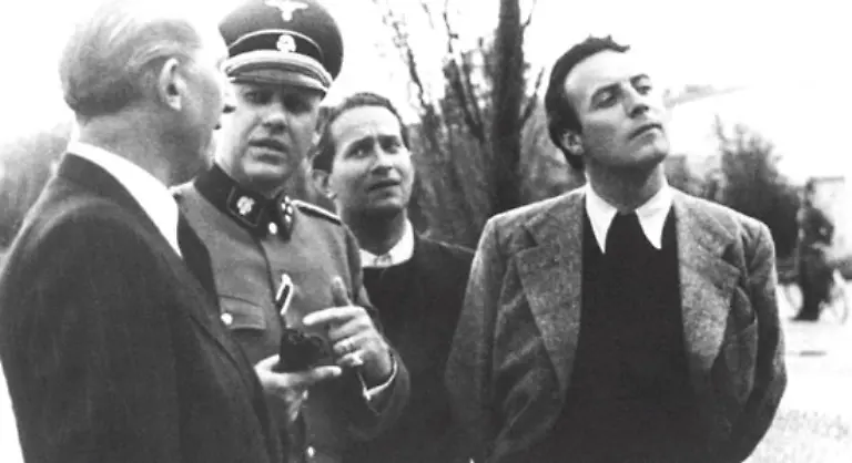 Noch-im-hohen-Alter-setzte-er-sich-dieser-Tage-in-Berlin-sogar-vor-Gericht-zur-Wehr-gegen-Behauptungen-er-sei-bei-seinem-Besuch-mit-dem-Ensemble-des-Muenchner-Gaertnerplatztheaters-1941-im-KZ-Dachau-dort-auch-aufgetreten