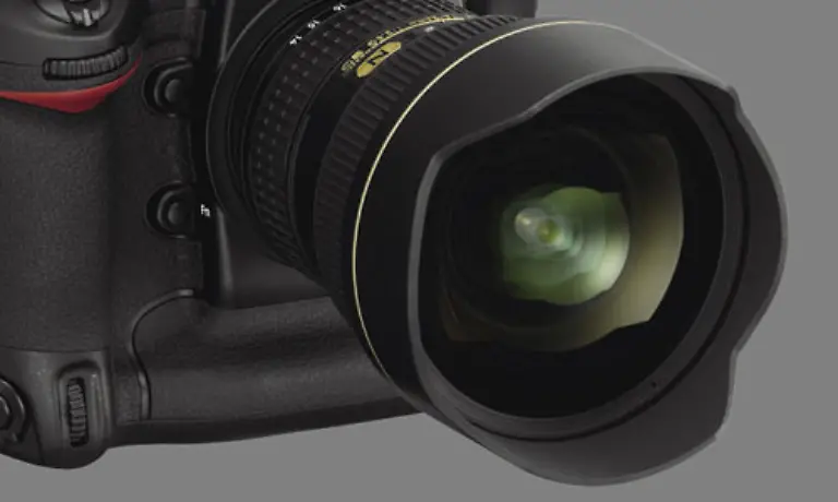 Ins-Objektiv-soll-aber-nur-Licht-von-vorne-fallen-deshalb-MUSS-die-Sonnenblende-drauf-Das-ist-das-runde-Teil-von-dem-Sie-schon-immer-wissen-wollten-wozu-es-da-ist