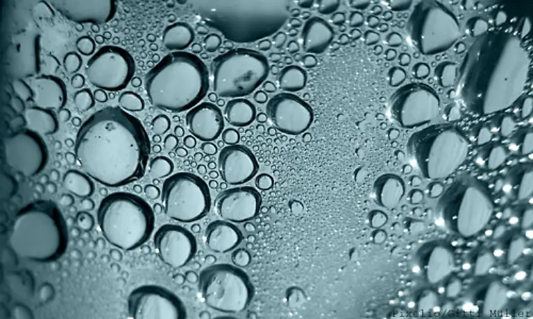 Viel-gefaehrlicher-ist-Kondenswasser-das-beim-Wechsel-von-kalter-in-warme-Umgebung-entsteht