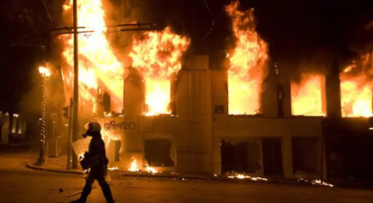 Das-Zentrum-von-Athen-war-am-Montagabend-ein-Flammenmeer