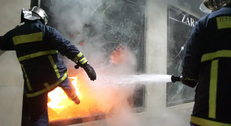 Alle-Feuerwehrkraefte-der-Hauptstadt-seien-im-Einsatz-sagte-ein-Sprecher-die-Zwischenfaelle-koennten-nicht-mehr-gezaehlt-werden