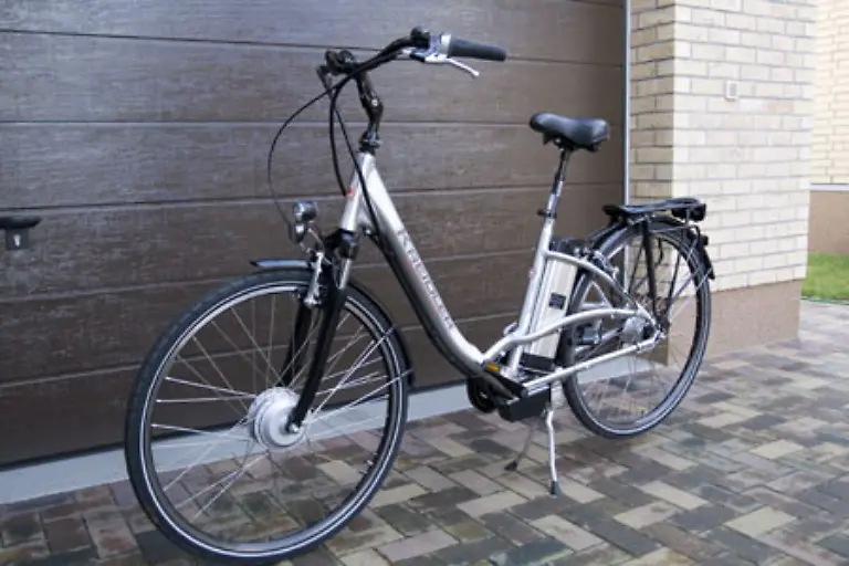 Das-Kreidler-Vitality-i-Motion-wird-von-Haus-aus-nur-mit-Wave-Rahmen-ausgeliefert-Die-Rahmenhoehen-45-und-50-sind-lieferbar-Wer-ueber-1-85-Meter-gross-ist-wird-mit-der-ab-Hersteller-gelieferten-Version-Schwierigkeiten-bekommen