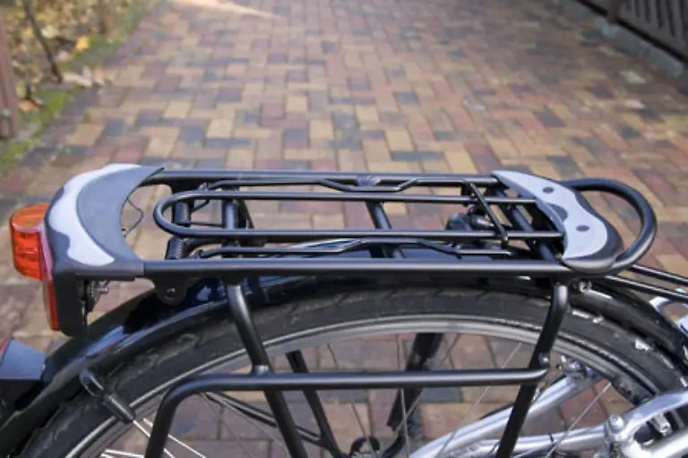 Der-Gepaecktraeger-bleibt-wie-bei-einem-gewoehnlichen-Fahrrad-erhalten