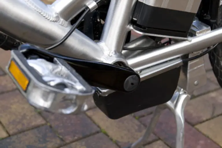 Sobald-man-in-die-Pedale-tritt-gibt-es-zwei-Moeglichkeiten-die-Motorkraft-zu-nutzen
