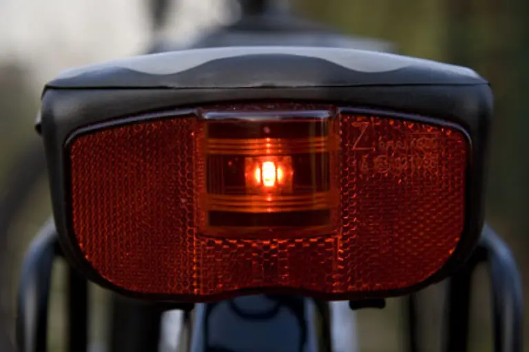 Beim-Gepaecktraegerruecklicht-ist-ein-Standlicht-mit-an-Bord