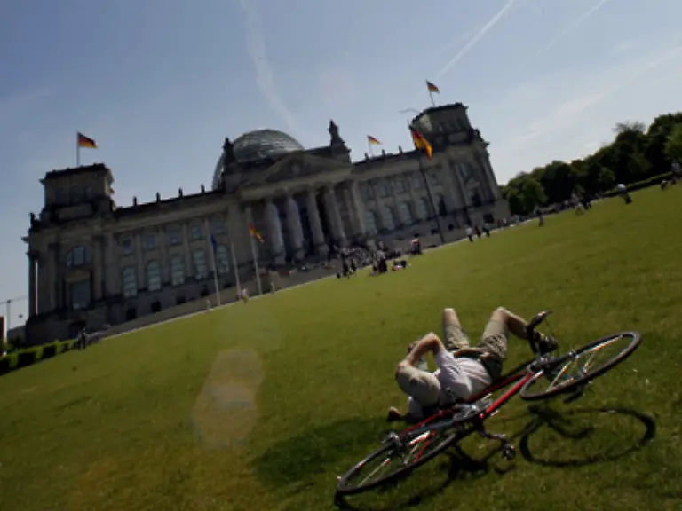 Die-Folgen-des-Klimawandels-bedrohen-unseren-Wohlstand-Zwar-betonen-Skeptiker-der-Prognosen-des-Weltklimarates-dass-die-fuer-Deutschland-erwartete-Klimaerwaermung-positive-Folgen-haben-kann