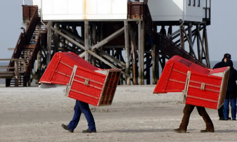 Eine-Studie-des-Forschungszentrums-Geesthacht-prognostiziert-dass-sich-der-Herbst-im-Norden-Deutschlands-in-den-naechsten-50-Jahren-um-bis-zu-drei-Wochen-nach-hinten-verschieben-koennte-Die-Badesaison-koennte-bald-bis-in-den-Oktober-hinein-andauern