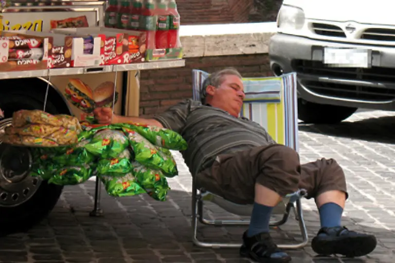 Die-Hitzewelle-im-Sommer-2003-forderte-in-Europa-etwa-50-000-Todesopfer-Besonders-aeltere-Menschen-und-Kleinkinder-leiden-unter-den-heissen-Temperaturen