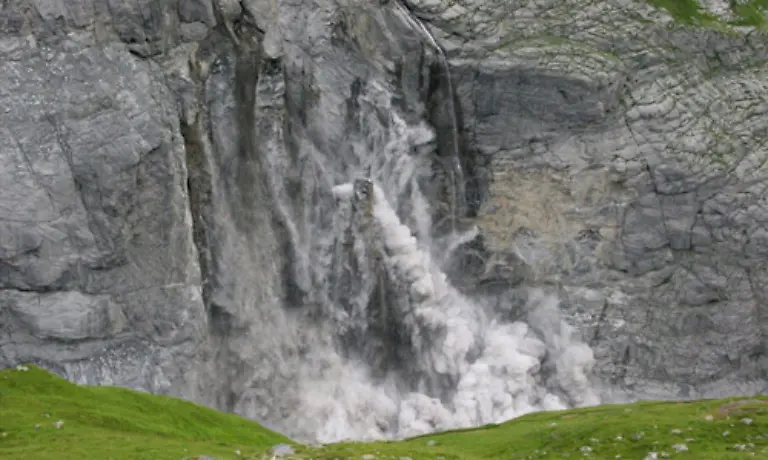 In-Gebirgsregionen-schreitet-der-Klimawandel-rasant-voran-Immer-haeufiger-kommt-es-zu-Steinschlaegen-Felsstuerzen-und-Erdrutschen