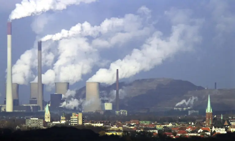 Deutschland-gehoert-zu-den-G13-den-Laendern-die-70-Prozent-aller-Treibhausgase-ausstossen-und-damit-den-groessten-Anteil-am-Klimawandel-tragen-Bislang-treffen-die-Umweltveraenderungen-jedoch-hauptsaechlich-Regionen-die-nur-sehr-wenig-CO2-emittieren