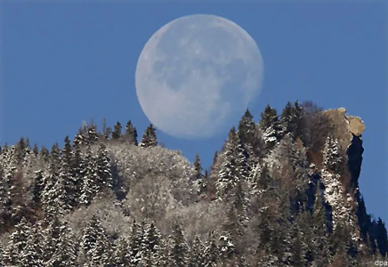 In-nahezu-allen-alten-Kulturvoelkern-spielte-der-Mond-im-magischen-und-im-bildhaft-religioesen-Denken-eine-bedeutende-Rolle