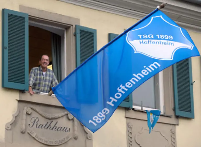 Doch-Hoffenheim-hat-es-trotzdem-geschafft-und-wiederholt-damit-eine-Sensation-Als-zweiter-Aufsteiger-in-der-Geschichte-der-Fussball-Bundesliga-sichert-sich-der-Dorfklub-die-Herbstmeisterschaft