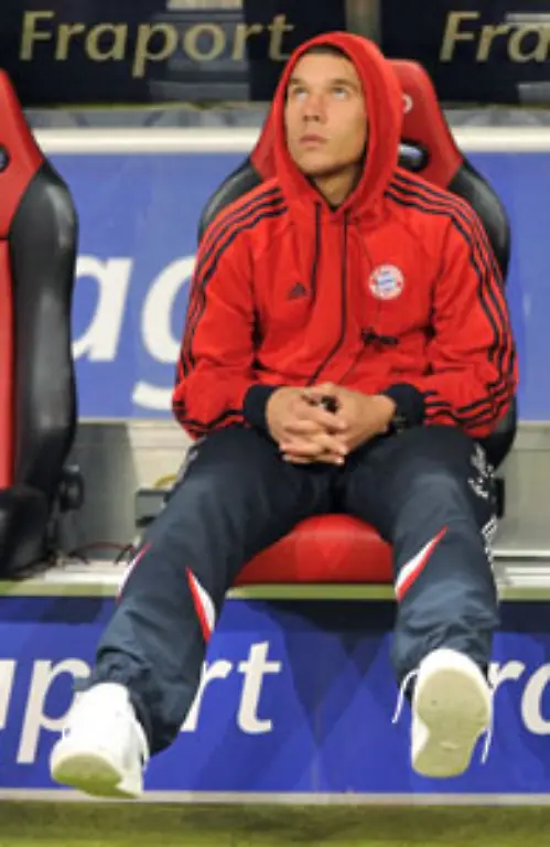 Doch-die-Bayern-machen-auch-Schlagzeilen-So-wurde-Lukas-Podolski-zum-Dauerthema-auch-wenn-er-seine-Zeit-meist-auf-der-Bank-verbrachte-Doch-Bayern-Muenchen-gibt-ihn-nicht-nach-Koeln-frei-ein-erstes-Angebot-bezeichnete-Manager-Uli-Hoeness-als-unsaeglich
