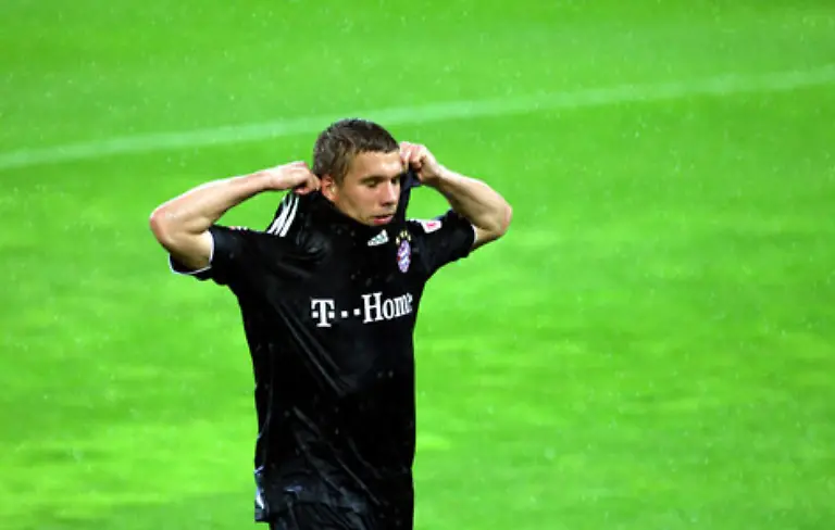 Trainer-Juergen-Klinsmann-fordert-schon-Podolski-muesse-sich-durchbeissen-Doch-wenn-auch-der-1-FC-Koeln-eine-Rueckkehr-anstrebt-dann-ist-es-wohl-nur-eine-Frage-der-Zeit-bis-Podolski-das-Bayern-Trikot-endgueltig-auszieht
