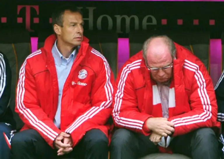 Seine-Premiere-als-Bundesliga-Trainer-erlebte-der-fruehere-Wahl-Amerikaner-Juergen-Klinsmann-Bayern-Manager-Uli-Hoeness-r-litt-lange-unter-den-Startschwierigkeiten-seines-neuen-Trainers-und-den-Irritationen-um-die-Buddhas-im-Trainingszentrum